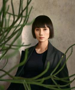 发际线高且刘海少适合什么发型（女人一旦奔四如果发际线高）(3)