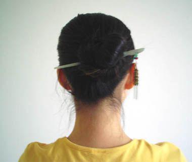 簪子盘发教程简单又漂亮（2款适合50岁女人的簪子发型盘发教程）(6)