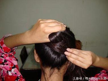 簪子盘发教程简单又漂亮（2款适合50岁女人的簪子发型盘发教程）(12)