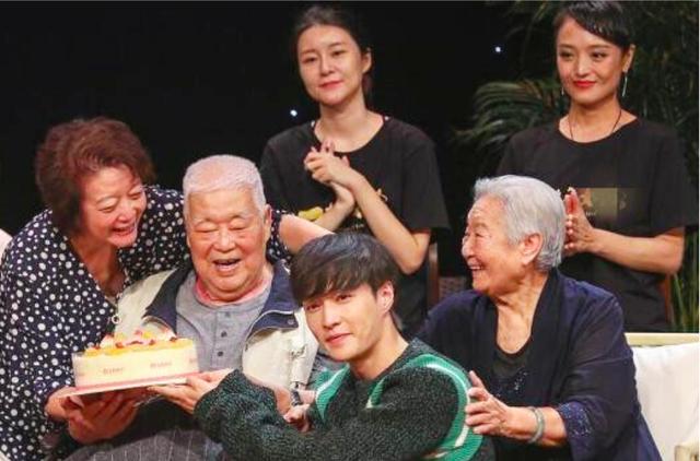 黄宏女儿现在怎么样了（黄宏25岁女儿罕见曝光）(9)