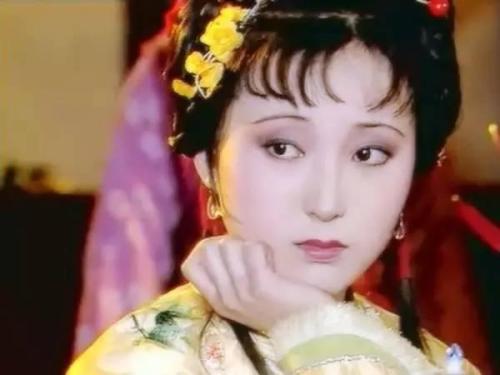 贾宝玉林黛玉薛宝钗之间的爱情（林黛玉和薛宝钗）(1)