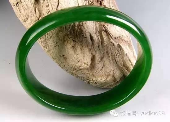 怎么才能分辨玉镯是真假（行家告诉你玉镯子怎么鉴别真假）(3)