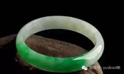 怎么才能分辨玉镯是真假（行家告诉你玉镯子怎么鉴别真假）(2)