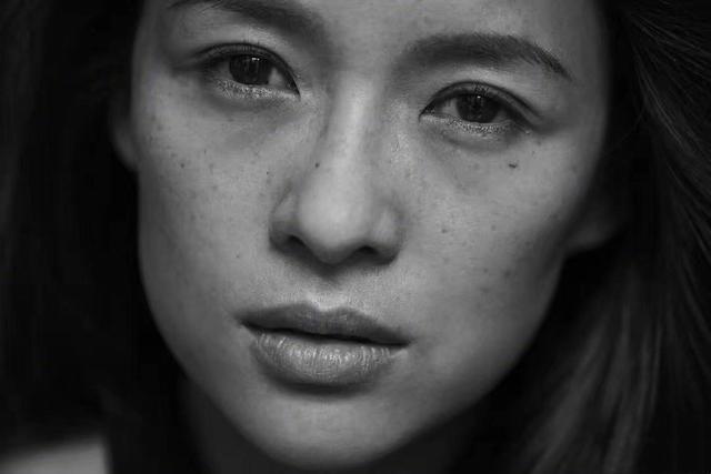 章子怡二胎成真孕肚首曝光（章子怡带醒醒海边游）(5)