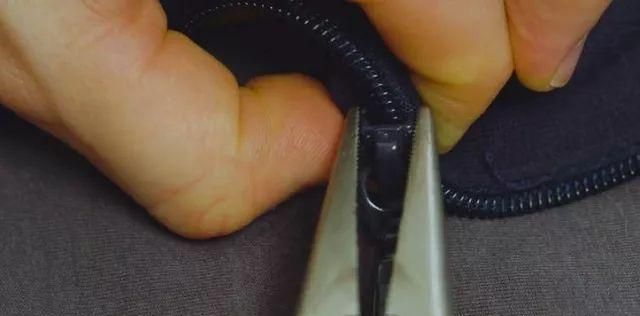 裤子拉链老是往下滑怎么办，皮鞋拉链下滑怎么办？图4