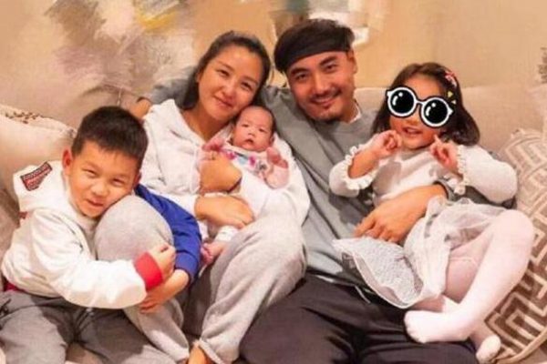 何洁三胎后现身身形臃肿 产后妈妈这样减肥效果好不反弹