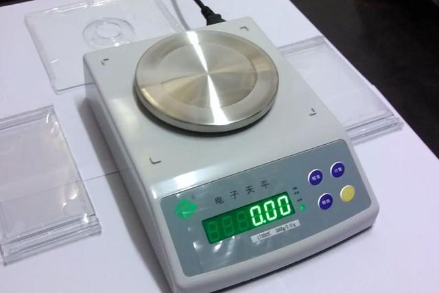 电子秤校准方法与步骤教程（电子秤仪器校准中）(1)