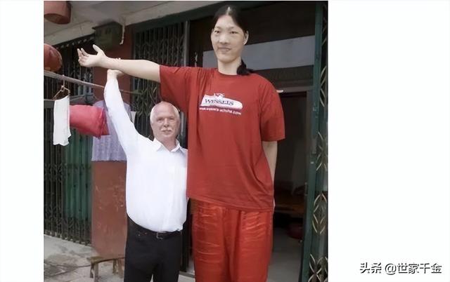 世界上最高的人是谁（中国最高的7位巨人）(16)