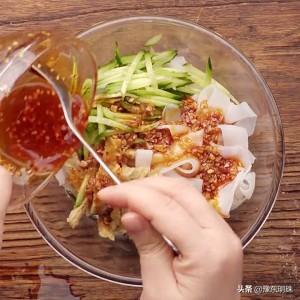 学会这个小妙招自制凉皮（夏天到了教你自制凉皮）(14)