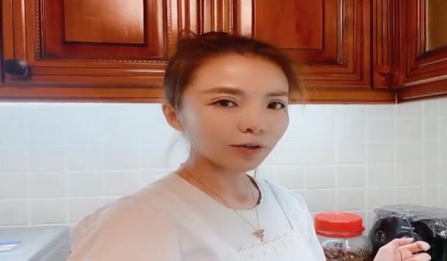 朱迅与母亲感人故事（朱迅被亲妈伤害后）(8)