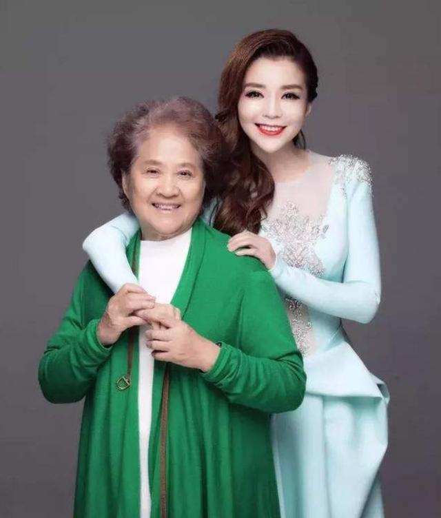 朱迅与母亲感人故事（朱迅被亲妈伤害后）(30)