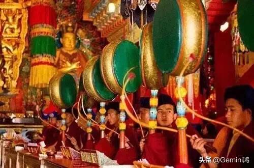 藏传佛教戴什么饰品（藏传佛教中常见的八大法器）(4)