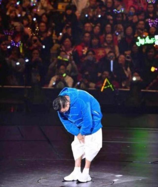 刘德华最后一场演唱会唱不下去了（上一次刘德华中止演唱会）(18)
