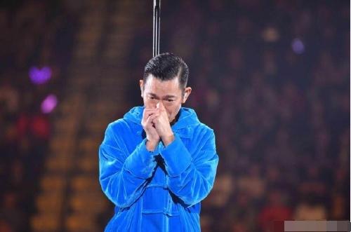 刘德华最后一场演唱会唱不下去了（上一次刘德华中止演唱会）(2)