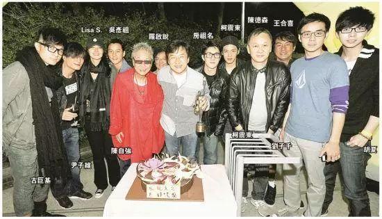 吴昕深夜晒九宫格照（吴昕生日热搜占去三条）(10)