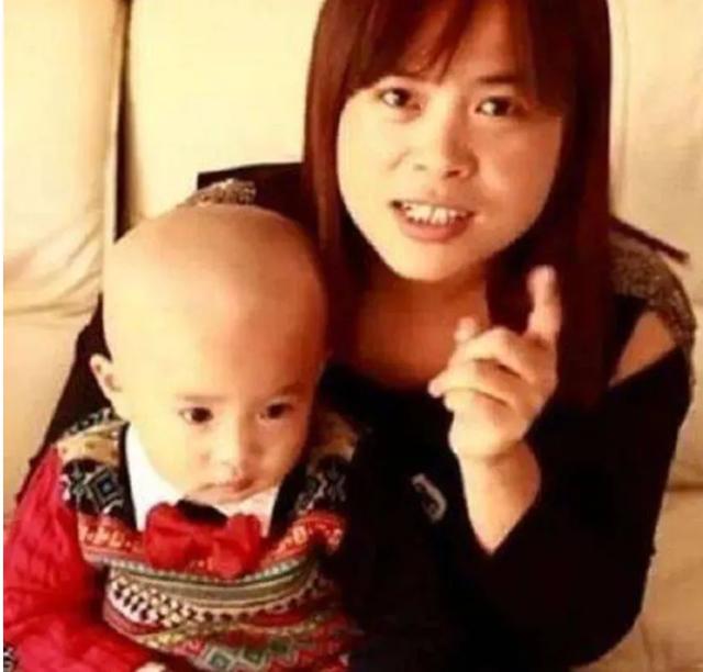 易烊千玺生日会妈妈弟弟也来了（易烊千玺妈妈曾是打工妹）(5)