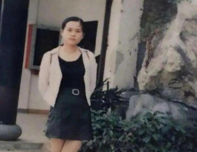 易烊千玺生日会妈妈弟弟也来了（易烊千玺妈妈曾是打工妹）(4)