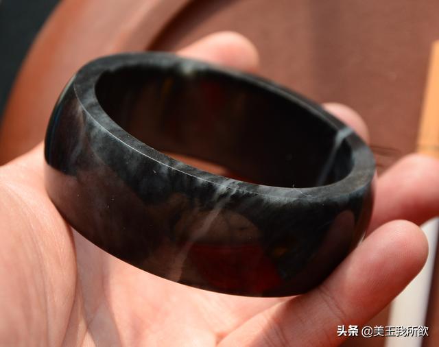 百万以上的和田玉青玉手镯（常见各种和田玉手镯合集）(38)