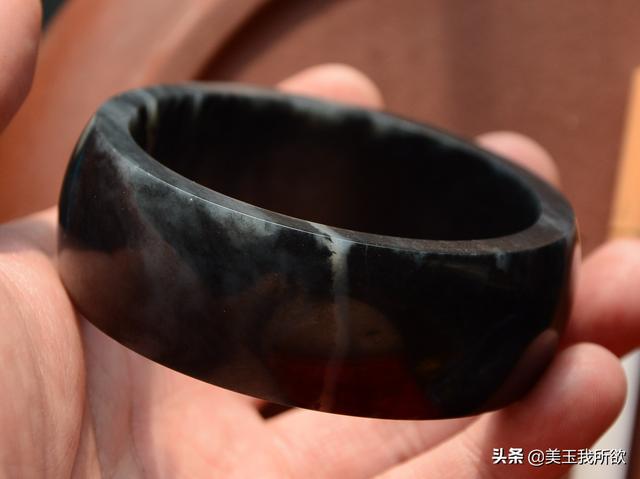 百万以上的和田玉青玉手镯（常见各种和田玉手镯合集）(39)