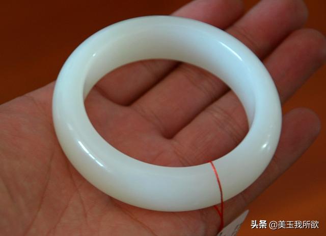 百万以上的和田玉青玉手镯（常见各种和田玉手镯合集）(6)