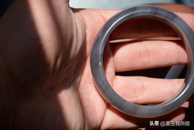 百万以上的和田玉青玉手镯（常见各种和田玉手镯合集）(19)