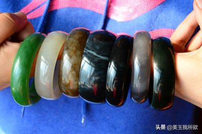 ​百万以上的和田玉青玉手镯（常见各种和田玉手镯合集）