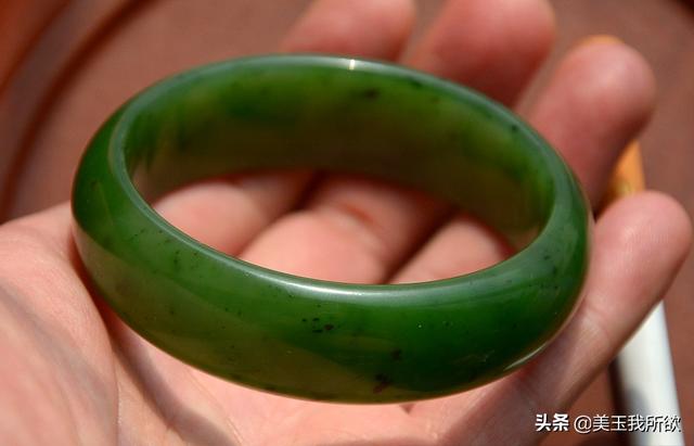 百万以上的和田玉青玉手镯（常见各种和田玉手镯合集）(35)