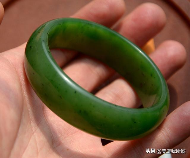 百万以上的和田玉青玉手镯（常见各种和田玉手镯合集）(36)