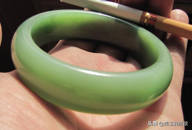 百万以上的和田玉青玉手镯（常见各种和田玉手镯合集）(46)