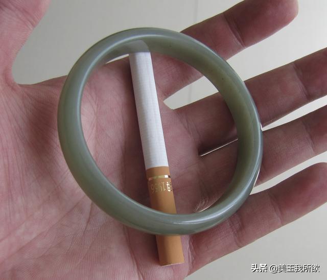 百万以上的和田玉青玉手镯（常见各种和田玉手镯合集）(15)