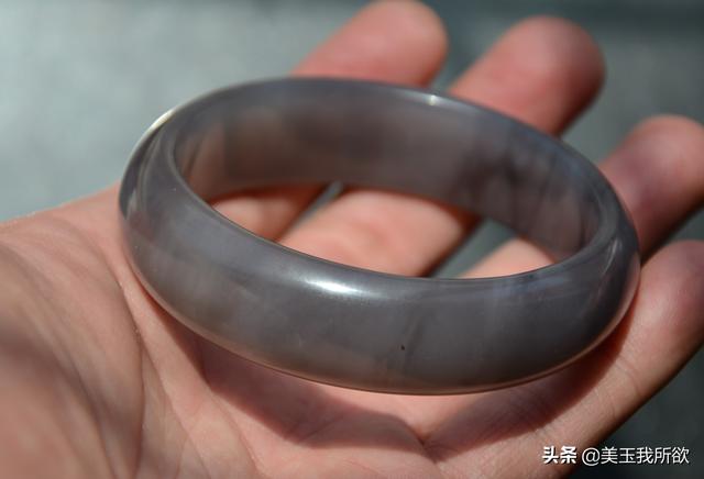 百万以上的和田玉青玉手镯（常见各种和田玉手镯合集）(22)