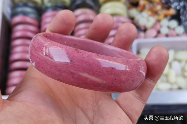 百万以上的和田玉青玉手镯（常见各种和田玉手镯合集）(51)