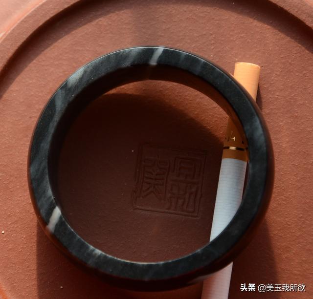 百万以上的和田玉青玉手镯（常见各种和田玉手镯合集）(37)