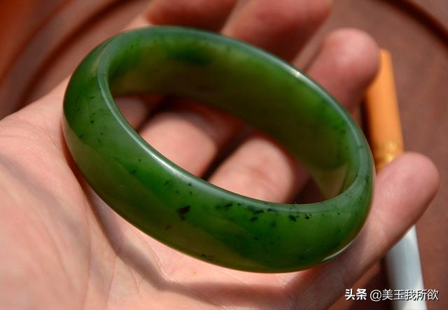 百万以上的和田玉青玉手镯（常见各种和田玉手镯合集）(33)