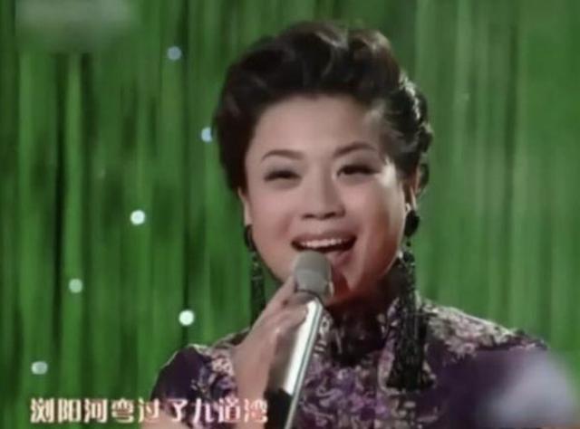 歌唱家张也至今未婚（歌唱家张也跟初恋分手后）(17)