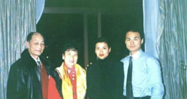 歌唱家张也至今未婚（歌唱家张也跟初恋分手后）(30)