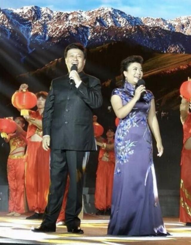 歌唱家张也至今未婚（歌唱家张也跟初恋分手后）(41)