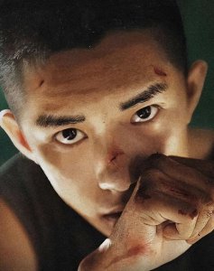 ​易烊千玺的父母怎么样（大儿子是顶级明星）