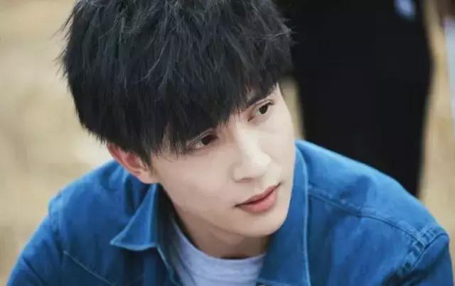 薛之谦火锅店隐藏身份（非议中的薛之谦）(1)