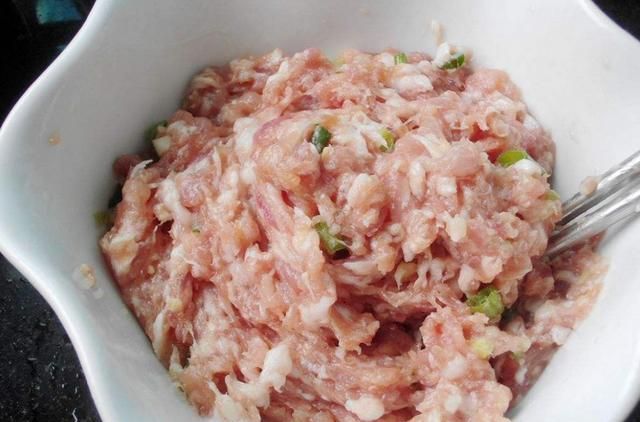 饺子馅怎么调好吃，大鱼饺子馅怎么调好吃？图11