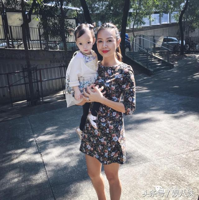 钟丽淇有几多兄弟姐妹（对患有疾病女儿不弃）(5)