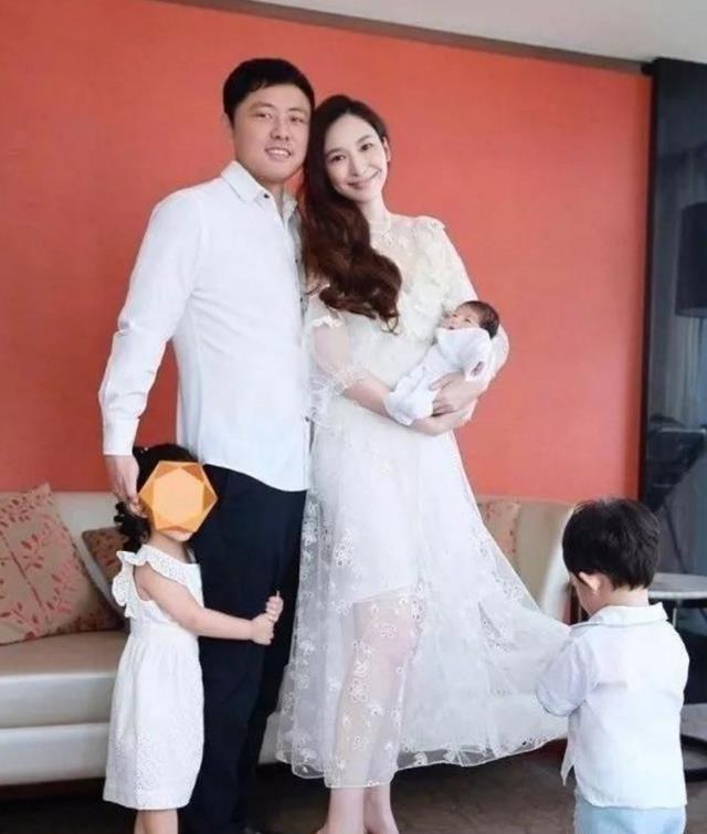 吴佩慈豪门之路现状（吴佩慈豪门未婚夫被追债）(7)