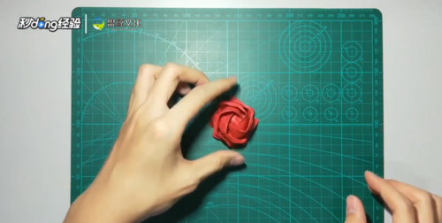手工玫瑰花 折纸,用纸折玫瑰花怎么折步骤图片图39