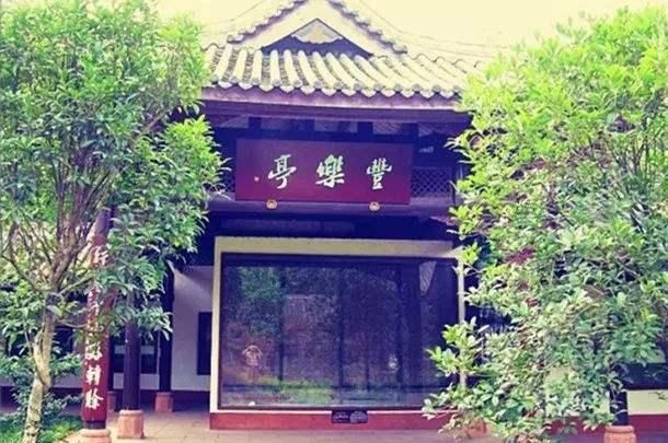 岳阳楼滕王阁黄鹤楼四大名楼(江南三大名楼黄鹤楼岳阳楼滕王阁)图4