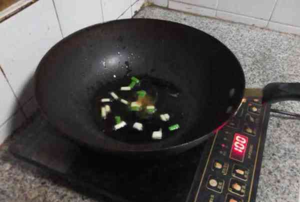 炒包菜丝怎么做好吃,如何炒包菜丝才能更好吃图7