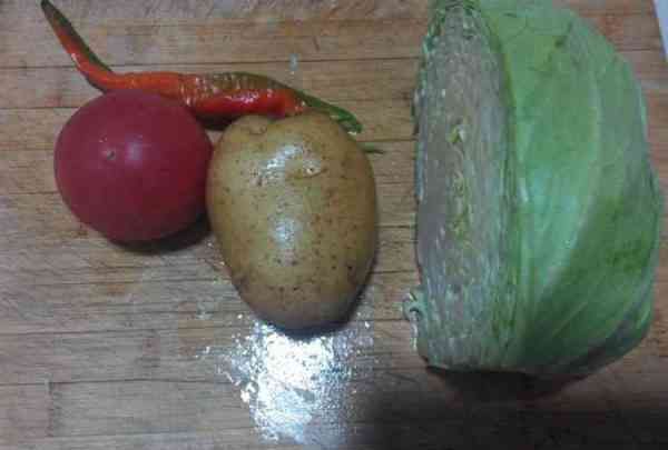 炒包菜丝怎么做好吃,如何炒包菜丝才能更好吃图2