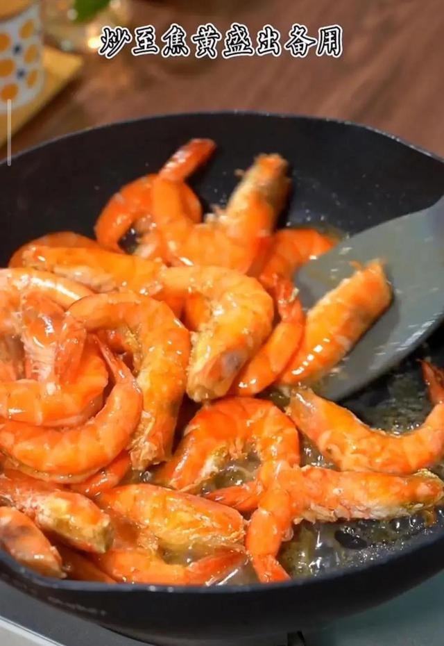 蒜蓉大虾正宗做法大全（超好吃的蒜蓉大虾）(4)