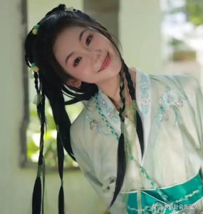 ​苗苗妹妹晒古装照，脸长鼻子塌假面感重，网友：感觉红不了