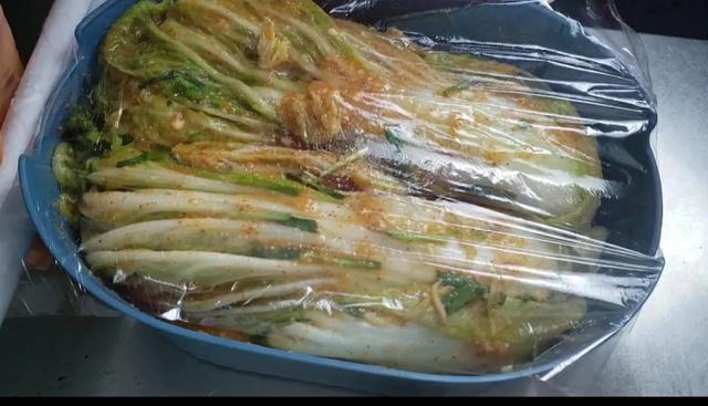最简单的辣白菜腌制方法（教你快速腌制辣白菜的方法）(11)