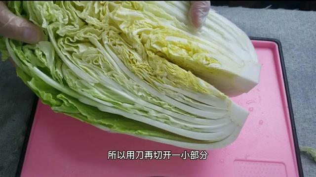 最简单的辣白菜腌制方法（教你快速腌制辣白菜的方法）(2)